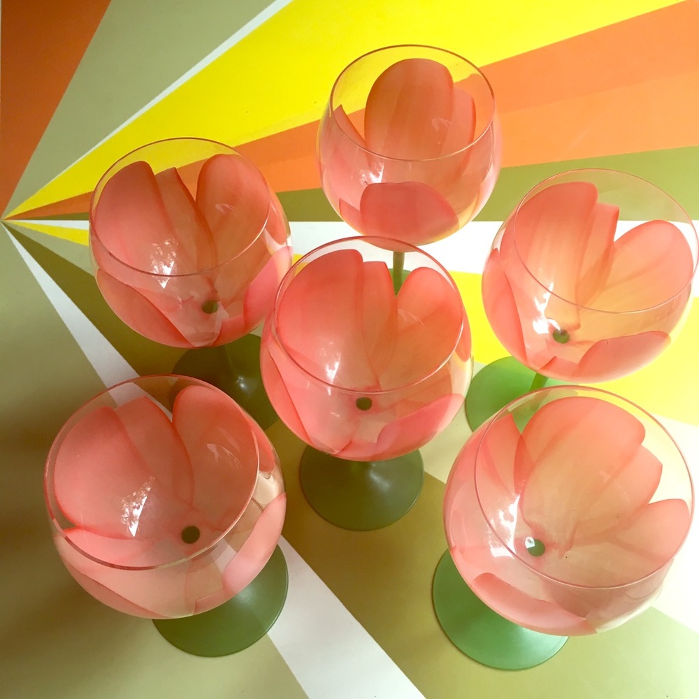 5 GLORIA VANDERBILT Tulip Wine Goblets